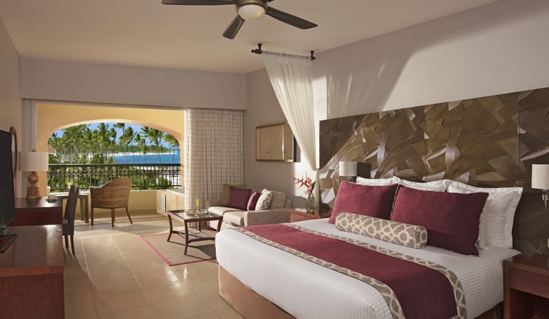 Secrets Royal Beach-Preferred-Club-Junior-Suite-Partial-Ocean-View-King_8003